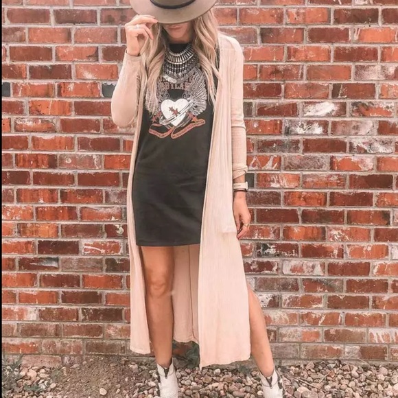 Dancing Outlaw Tunic Length T-Shirt - Picture 3 of 11